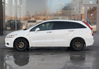 Подержанный автомобиль Honda Stream 2007 года (8 фото)