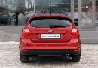 Подержанный автомобиль Ford Focus Hatchback 2012 года (6 фото)