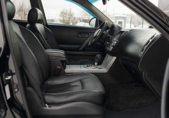 Подержанный автомобиль Infiniti FX 2005 года (19 фото)