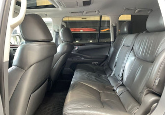Подержанный автомобиль Lexus LX 2008 года (13 фото)
