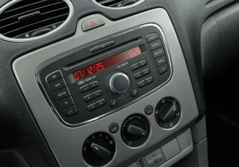 Подержанный автомобиль Ford Focus Hatchback 2011 года (13 фото)