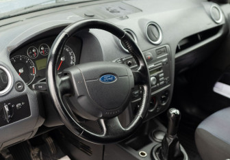 Подержанный автомобиль Ford Fusion 2007 года (11 фото)