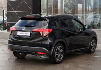 Подержанный автомобиль Honda Vezel 2014 года (5 фото)