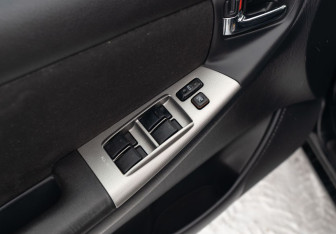 Подержанный автомобиль Toyota Corolla Sedan 2005 года (15 фото)