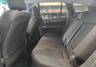 Подержанный автомобиль Hyundai Santa Fe 2012 года (13 фото)