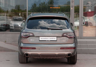 Подержанный автомобиль Audi Q7 2014 года (6 фото)