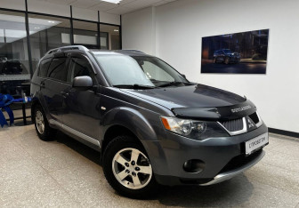 Подержанный автомобиль Mitsubishi Outlander 2007 года (4 фото)