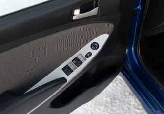 Подержанный автомобиль Hyundai Solaris Sedan 2013 года (16 фото)