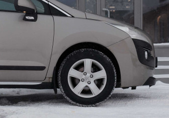 Подержанный автомобиль Peugeot 3008 2012 года (9 фото)