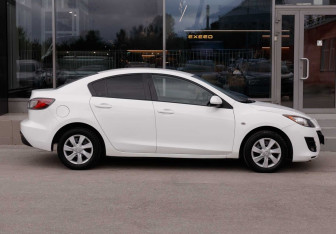 Подержанный автомобиль Mazda 3 Sedan 2011 года (4 фото)