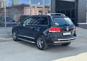 Подержанный автомобиль Volkswagen Touareg 2005 года (7 фото)