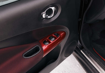 Подержанный автомобиль Nissan Juke 2011 года (16 фото)