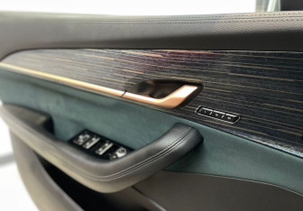 Подержанный автомобиль Geely Monjaro 2023 года (21 фото)