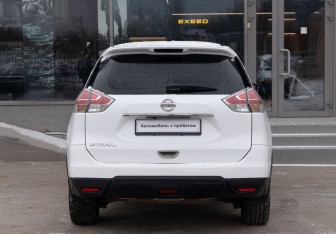 Подержанный автомобиль Nissan X-Trail 2016 года (6 фото)