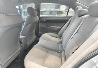 Подержанный автомобиль Honda Civic Sedan 2008 года (12 фото)