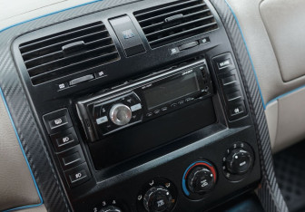 Подержанный автомобиль Kia Carnival 2004 года (13 фото)