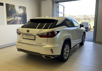 Подержанный автомобиль Lexus RX 2017 года (4 фото)