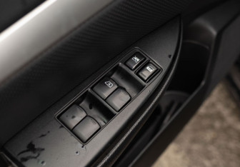 Подержанный автомобиль Subaru Legacy Sedan 2011 года (16 фото)