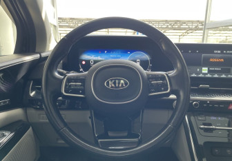 Подержанный автомобиль Kia Carnival 2021 года (12 фото)