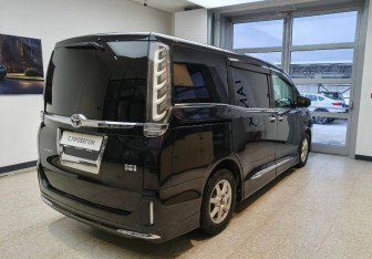 Подержанный автомобиль Toyota Esquire 2016 года (5 фото)