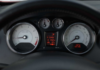 Подержанный автомобиль Peugeot 308 Hatchback 2012 года (12 фото)