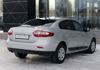 Подержанный автомобиль Renault Fluence 2013 года (5 фото)