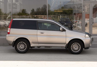 Подержанный автомобиль Honda HR-V 2003 года (4 фото)