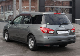 Подержанный автомобиль Nissan Wingroad 2005 года (7 фото)