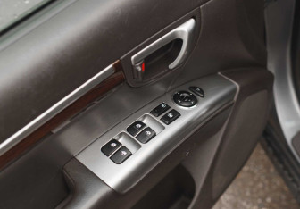 Подержанный автомобиль Hyundai Santa Fe 2012 года (17 фото)