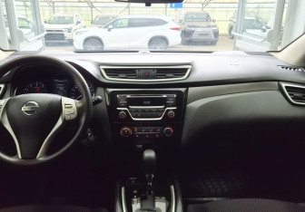 Подержанный автомобиль Nissan Qashqai 2015 года (8 фото)