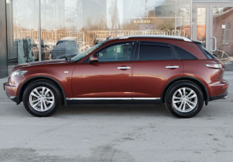 Подержанный автомобиль Infiniti FX 2008 года (8 фото)