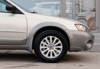 Подержанный автомобиль Subaru Legacy Wagon 2005 года (9 фото)