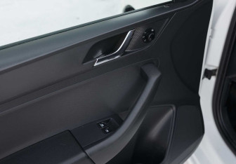 Подержанный автомобиль Skoda Rapid Liftback 2017 года (15 фото)