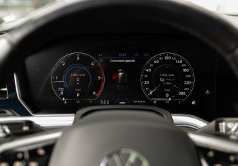 Подержанный автомобиль Volkswagen Touareg 2021 года (13 фото)