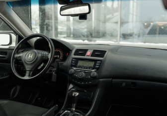 Подержанный автомобиль Honda Accord Sedan 2007 года (10 фото)