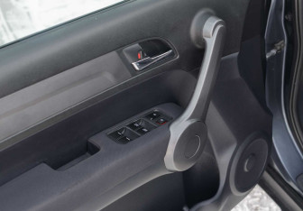 Подержанный автомобиль Honda CR-V 2008 года (16 фото)