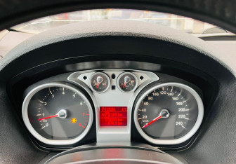 Подержанный автомобиль Ford Kuga 2010 года (12 фото)