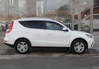 Подержанный автомобиль Geely Emgrand X7 2016 года (4 фото)