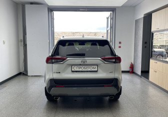 Подержанный автомобиль Toyota RAV4 2019 года (5 фото)