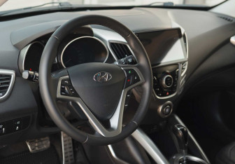 Подержанный автомобиль Hyundai Veloster 2012 года (11 фото)