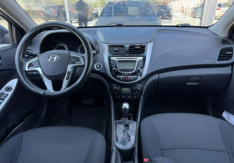 Подержанный автомобиль Hyundai Solaris Sedan 2011 года (10 фото)