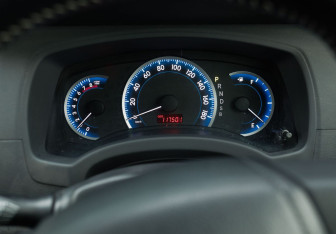 Подержанный автомобиль Toyota ISis 2013 года (13 фото)