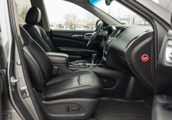 Подержанный автомобиль Nissan Pathfinder 2016 года (24 фото)
