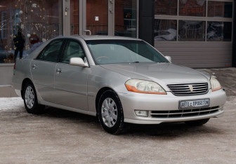 Подержанный автомобиль Toyota Mark II Sedan 2002 года (3 фото)
