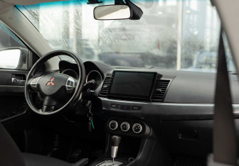 Подержанный автомобиль Mitsubishi Lancer Hatchback 2008 года (10 фото)