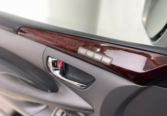 Подержанный автомобиль Lexus LX 2008 года (24 фото)