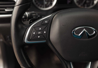Подержанный автомобиль Infiniti QX30 2018 года (12 фото)