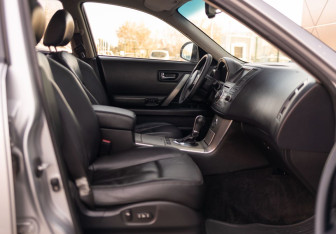 Подержанный автомобиль Infiniti FX 2006 года (22 фото)
