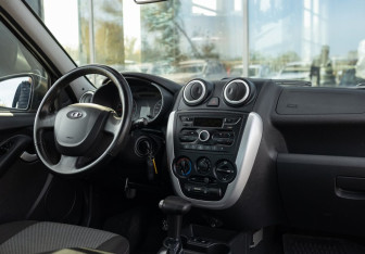 Подержанный автомобиль LADA (ВАЗ) Granta Sedan 2017 года (10 фото)