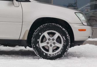 Подержанный автомобиль Lexus RX 2001 года (9 фото)